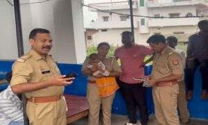 नाले से मिली दुधमुंही बच्ची मानवता की मिसाल बना शिवम 4