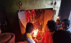कैबिनेट मंत्री जोराराम कुमावत ने नारियल पानी पिलाकर कथावाचक अभयदास का अनशन तुड़वाया, बायोसा मंदिर में किए दर्शन 1 कैबिनेट मंत्री जोराराम कुमावत ने नारियल पानी पिलाकर कथावाचक अभयदास का अनशन तुड़वाया, बायोसा मंदिर में किए दर्शन