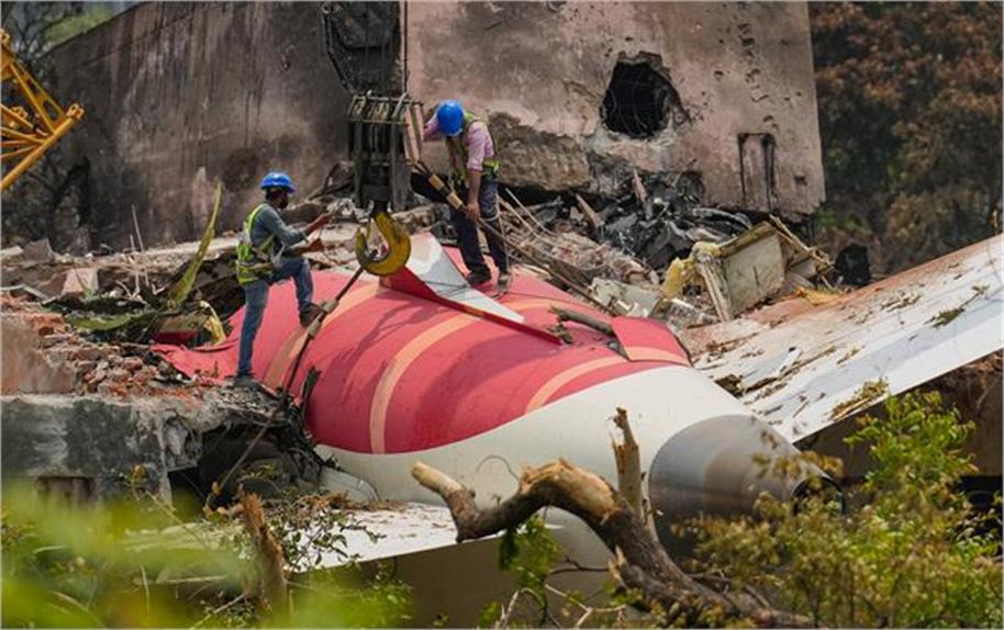 Air india crash: टेकऑफ से पहले ही बंद कर दिए गए फ्यूल स्विच? अमेरिका की रिपोर्ट में बड़ा खुलासा Air india crash: टेकऑफ से पहले ही बंद कर दिए गए फ्यूल स्विच? अमेरिका की रिपोर्ट में बड़ा खुलासा