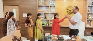 छात्राओं ने जिलाधिकारी को बांधी राखी २