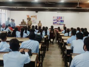 नौतनवा पुलिस ने नए आपराधिक कानून और साइबर सुरक्षा पर चलाया जागरूकता अभियान 3