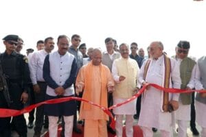 सीएम योगी की चेतावनी, कहा समाज को धमकाया तो लेने के देने पड़ जाएंगे 4