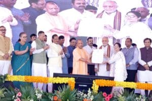 सीएम योगी की चेतावनी, कहा समाज को धमकाया तो लेने के देने पड़ जाएंगे 6