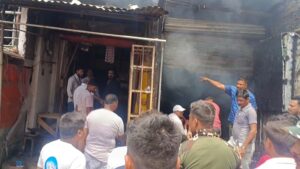 सोनौली में चिप्स बनाने वाले मकान में लगी आग, नेपाल से पहुंची दमकल, आग पर पाया गया काबू 1 सोनौली न्यूज़